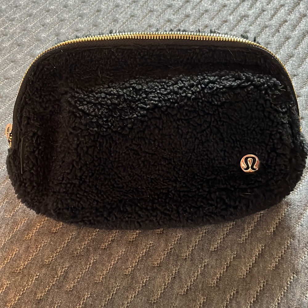 Lululemon Belt bag extra long strap